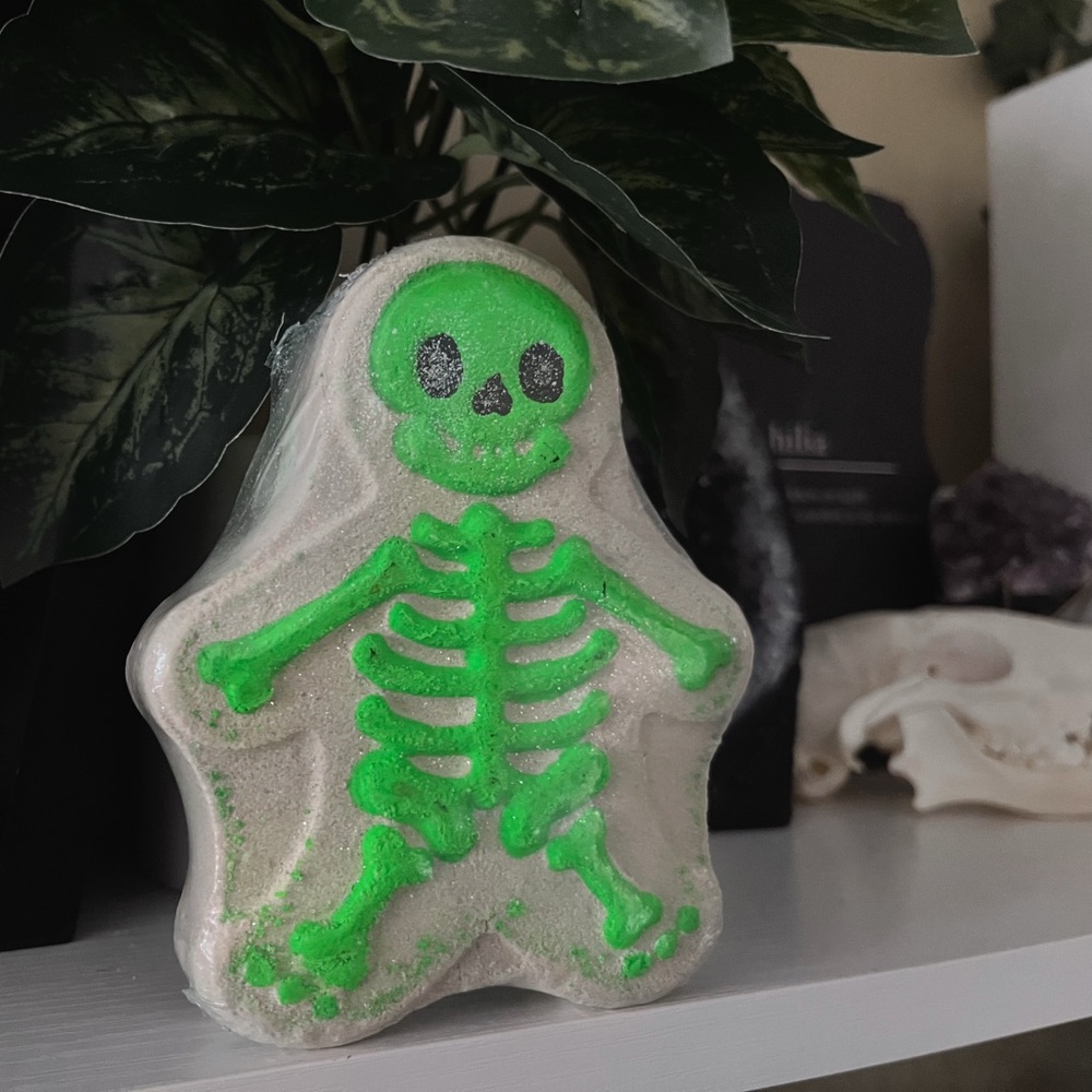 🖤Twisted Allure Bath Bomb🖤